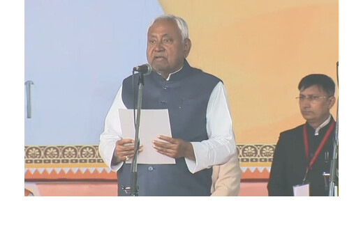 बिहार में फिर नीतीश युग की शुरुआत, 10वीं बार ली मुख्यमंत्री पद की शपथ